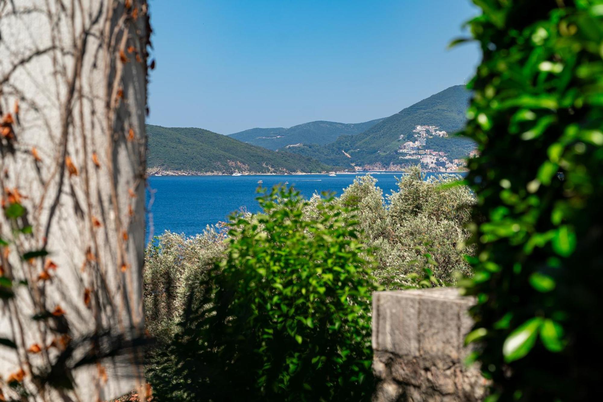 Sun Rose Apartments Sveti Stefan Szoba fotó